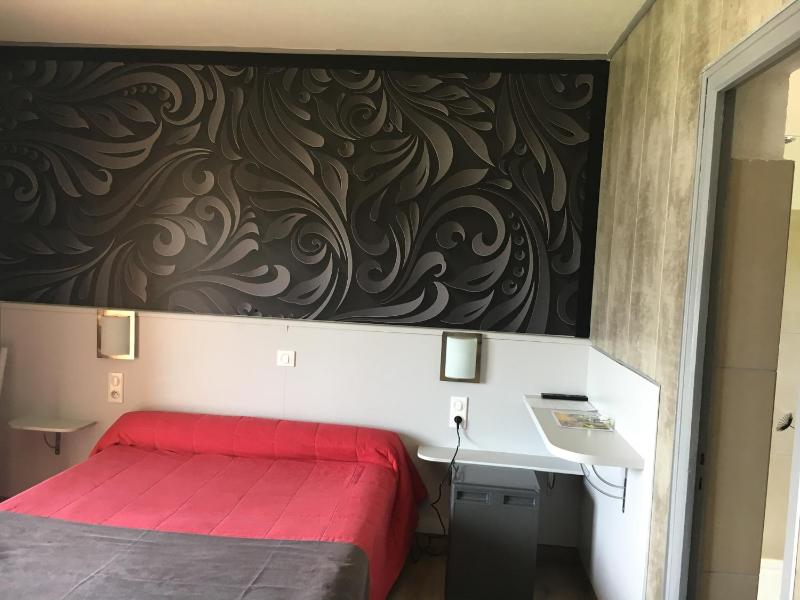 Standard Double or Twin Room with Garden View image 3