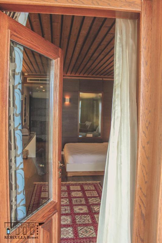 King Room with Balcony image 4