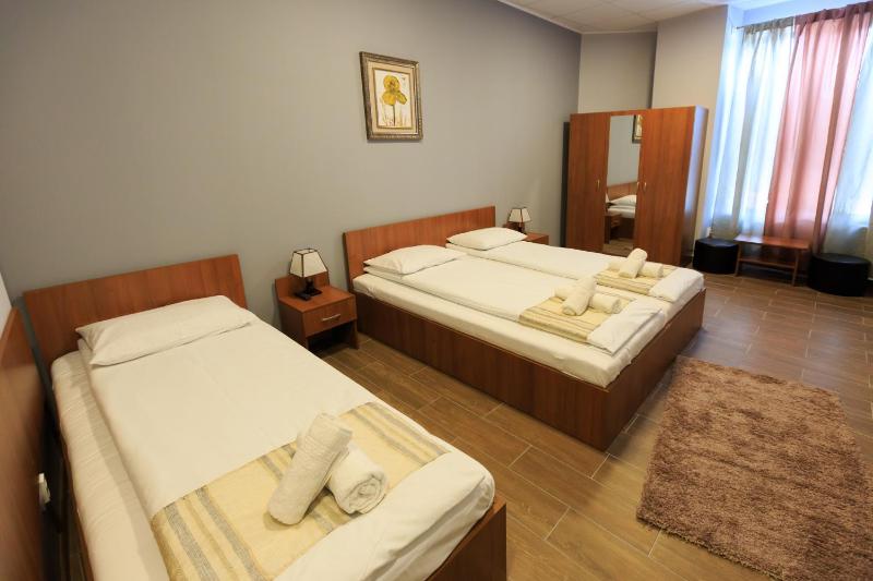 Comfort Triple Room with Shower image 3