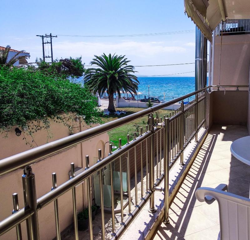 Deluxe Two-Bedroom Apartment (6 Adults)  image 4