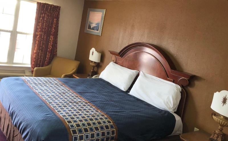 King Room - Non-Smoking image 3