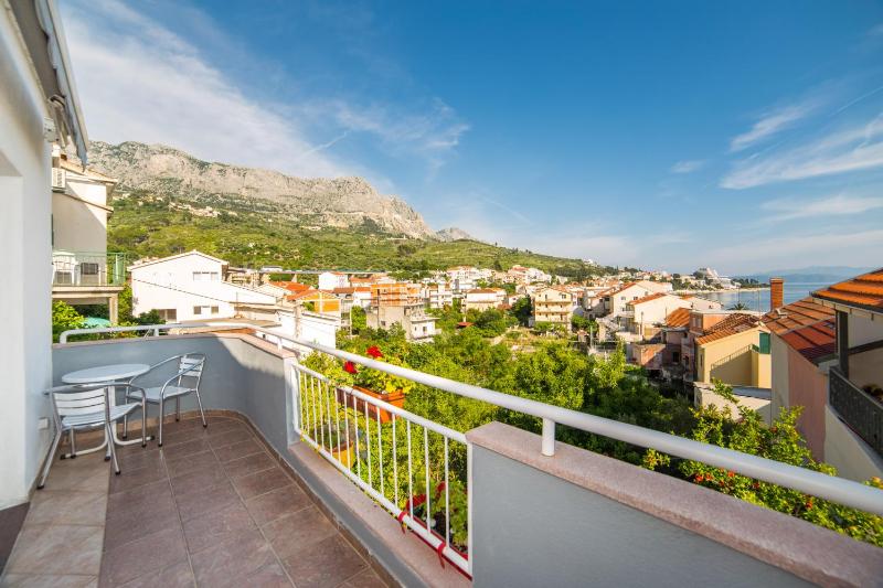 Three Bedroom Apartment with Sea View image 4