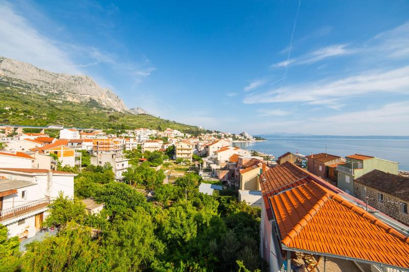 Three Bedroom Apartment with Sea View image 3