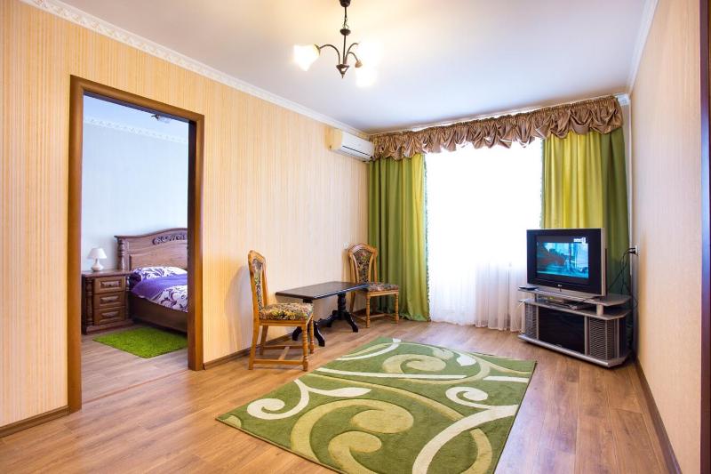 One-Bedroom Apartment with Balcony - Prospect Lenina 71a image 2