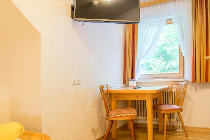 Single Room image 4