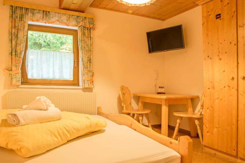 Standard Double Room image 2