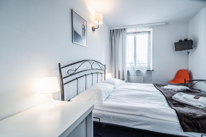 Standard Double Room image 4