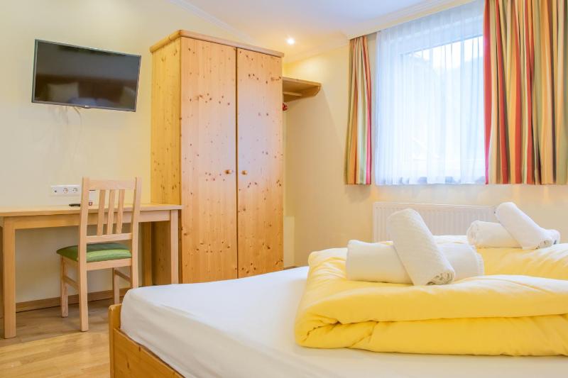 Comfort Double Room image 3