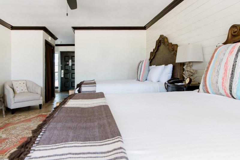 Standard Double Room image 3
