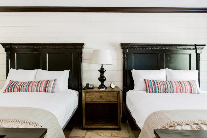 Standard Double Room image 3