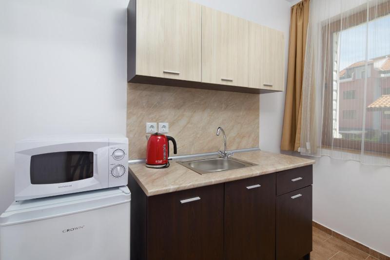One-Bedroom Apartment image 3
