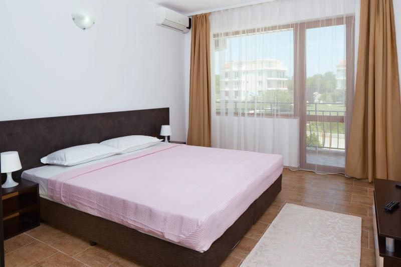One-Bedroom Apartment image 4