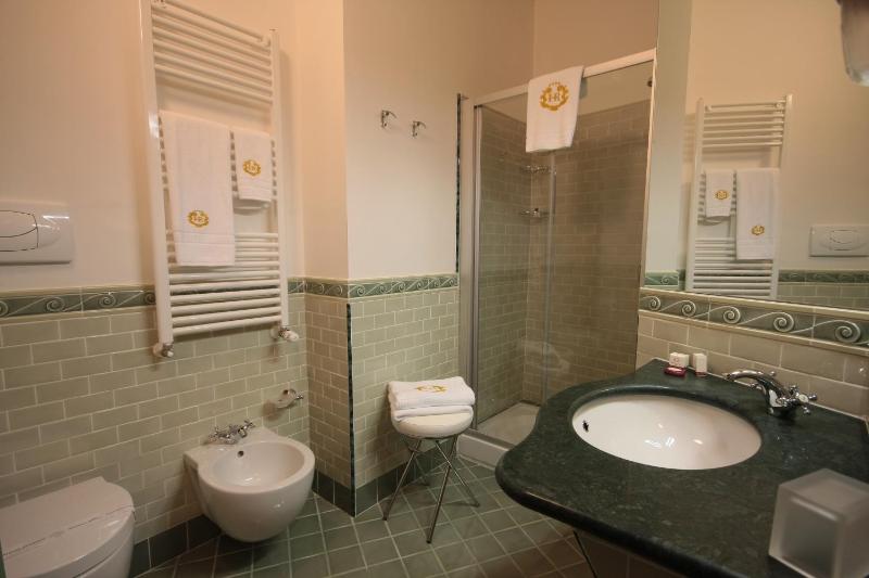 Double or Twin Room image 2