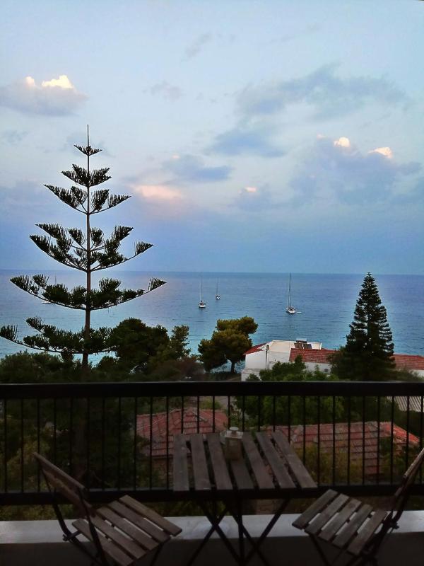 Triple Room with Sea View image 1
