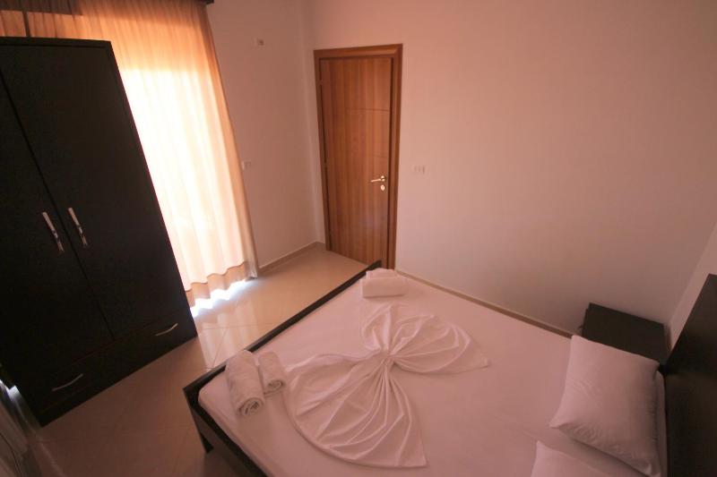 Two-Bedroom & Two Bathrooms Apartment image 1
