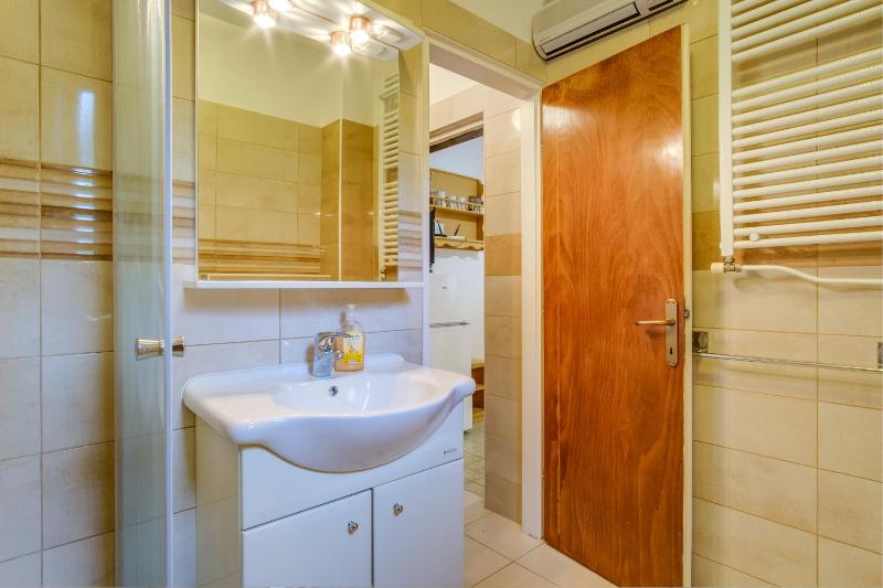 Apartments Beba - image 4
