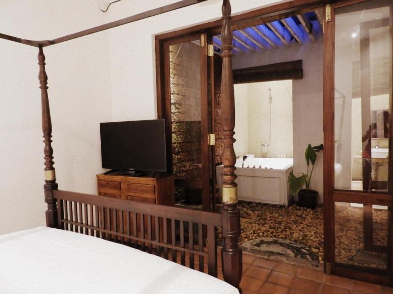 King Suite with Pool View image 3