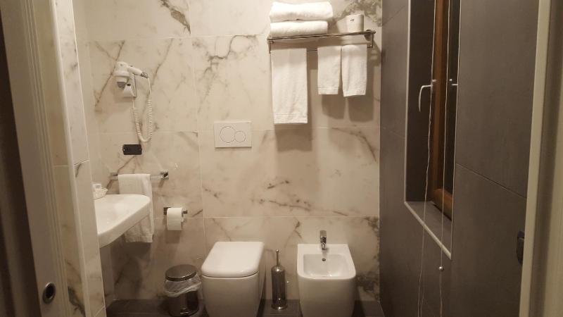 Double or Twin Room with Balcony image 3