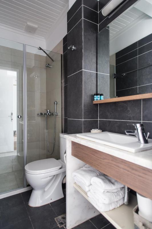 Triple Room with Partial Sea View image 2