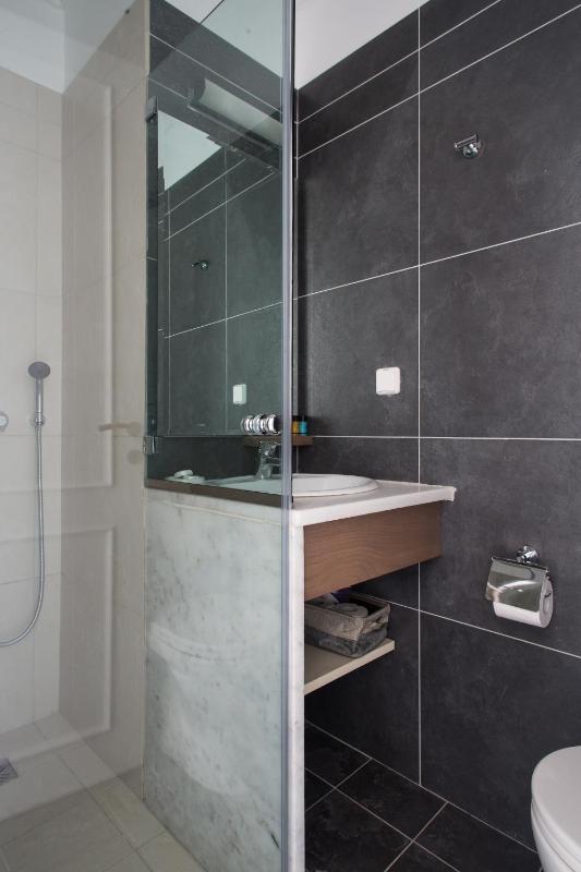 Double or Twin Room with Partial Sea View image 3