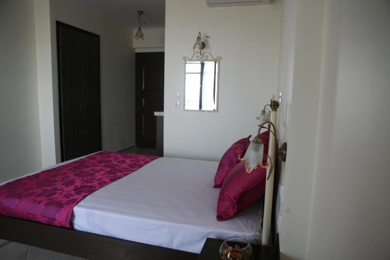 Double Room with Balcony and Sea View image 4