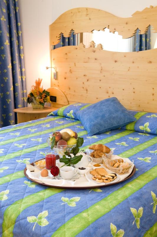 Triple Room with Balcony image 3