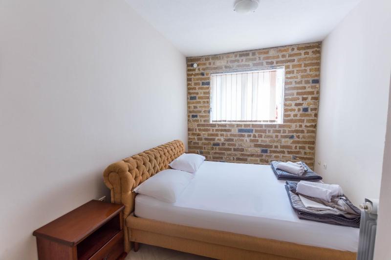 Comfort One Bedroom Apartment image 4