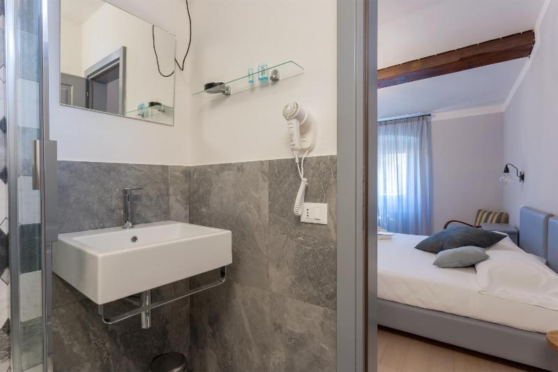 Santo Spirito Venti - Design Rooms in Florence near Ponte Vecchio & Palazzo Pitti - image 12