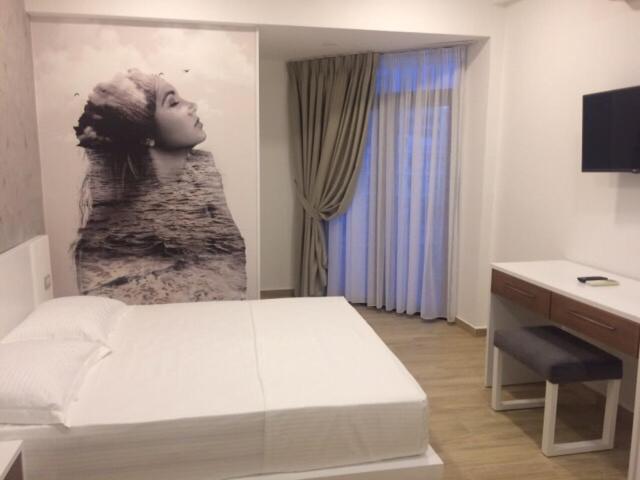 Double Room with Balcony image 1