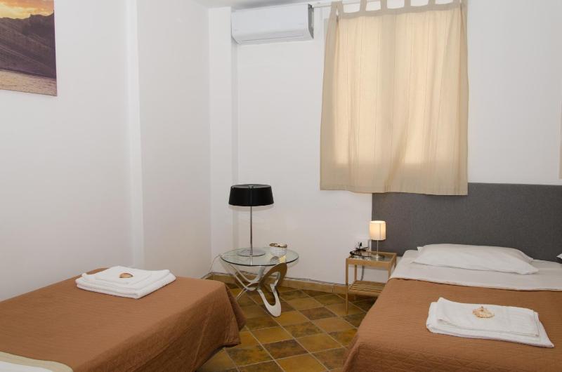 Triple Room with Private Bathroom image 3