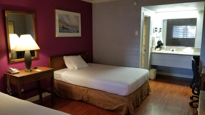 Double Room - Non-Smoking  image 3