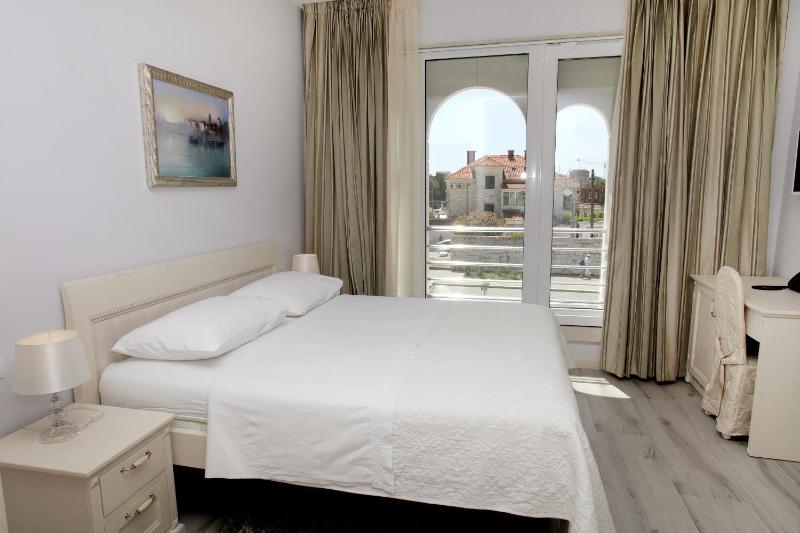 Double Room image 2