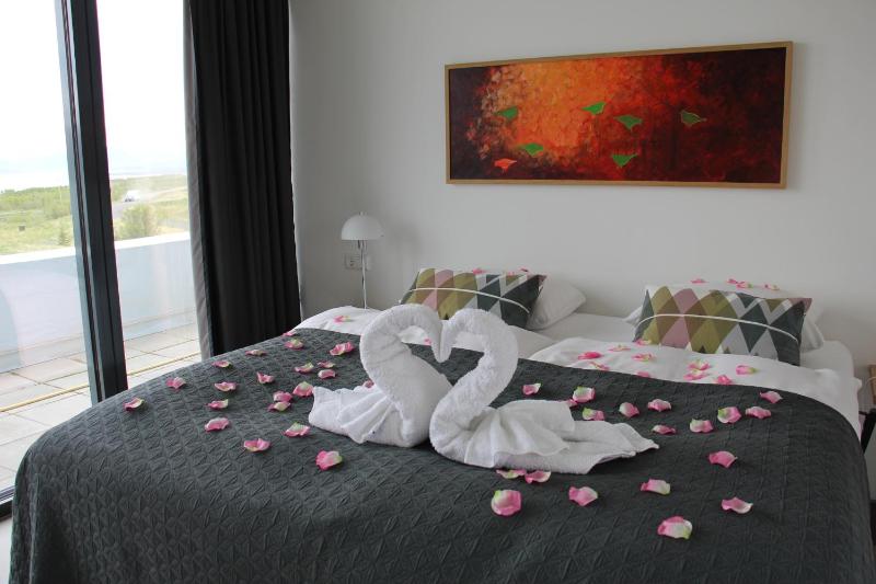 Penthouse Apartment with Terrace and Jacuzzi image 2