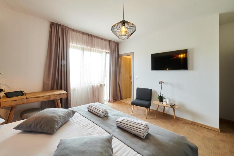 Double Room with Balcony image 4