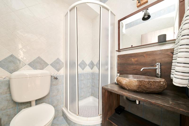 Double Room with Balcony image 4