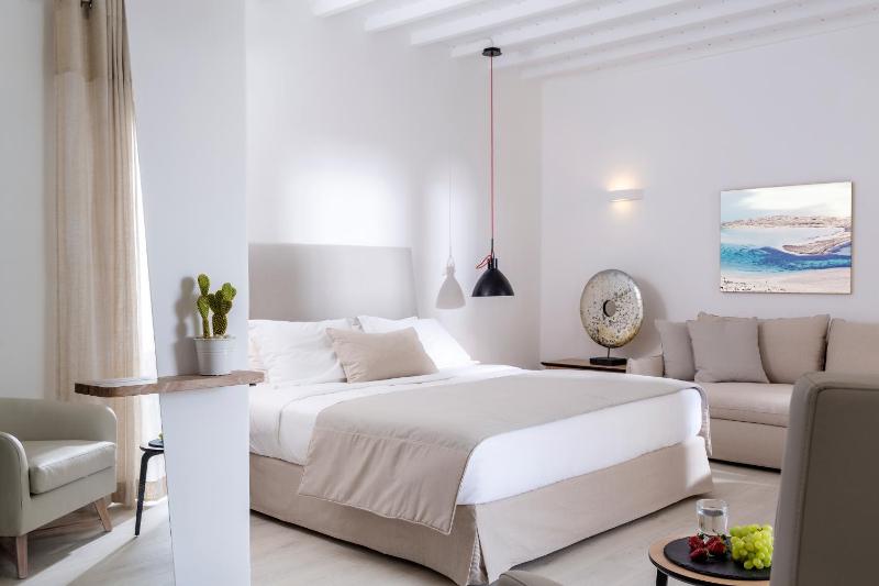 Superior Double Room with Sea View image 4