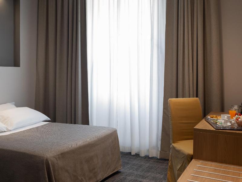 HNN Luxury Suites - image 20