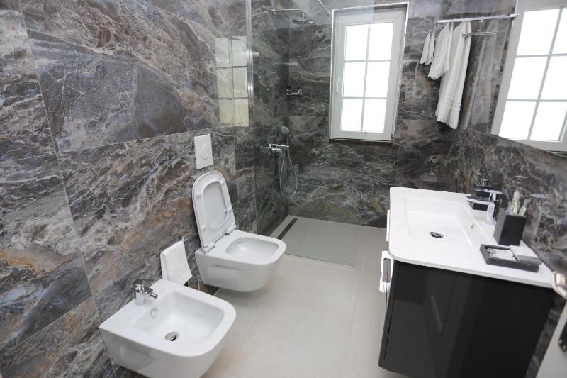 Deluxe Double Room image 2