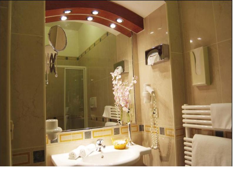 Double Room image 1