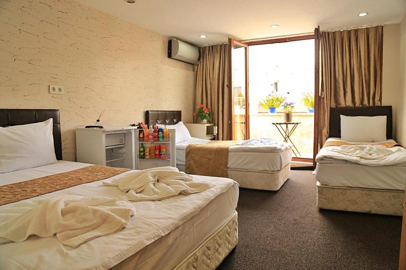 Deluxe Double Room image 2