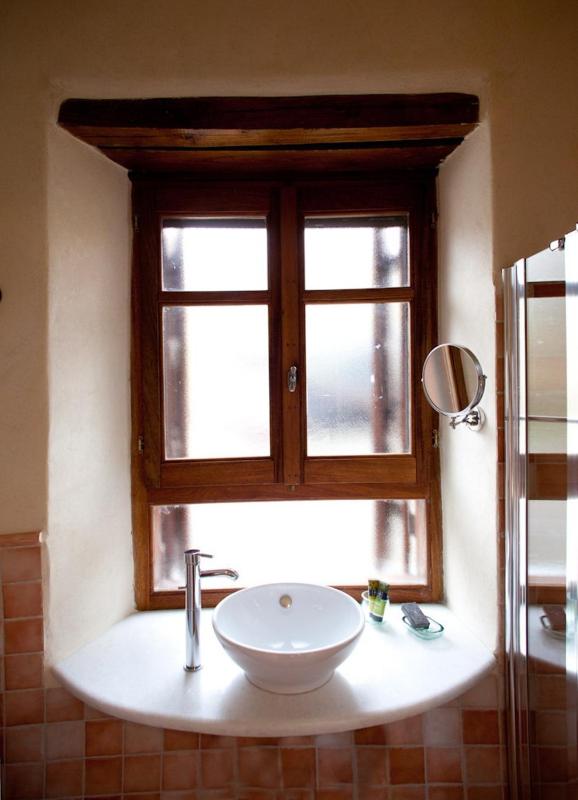 Deluxe Suite with Sea View image 2