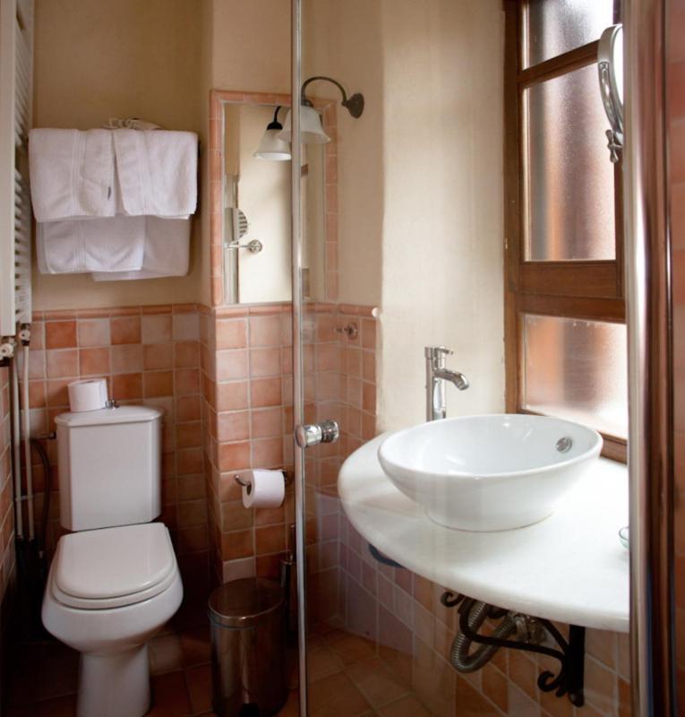 Deluxe Suite with Sea View image 4