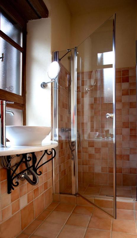 Deluxe Suite with Sea View image 3