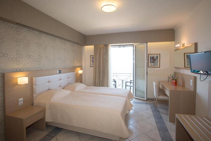 Studio (2 Adults) with Sea View image 2