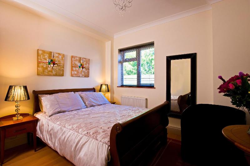 Double Room image 3