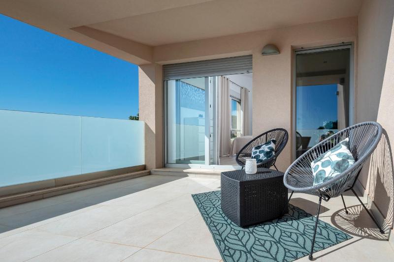 Villa Moderna Family Friendly - image 8