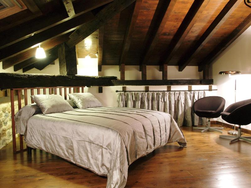 Double or Twin Premium Room image 4