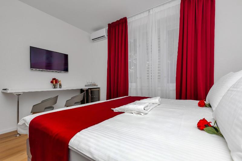 Superior Double Room with Sea View image 1