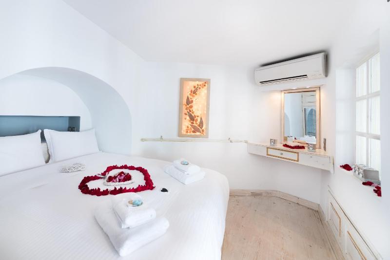 Hyperion Oia Suites - image 26