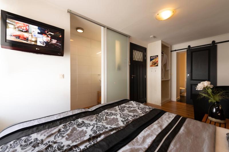 Standard Double Room image 2